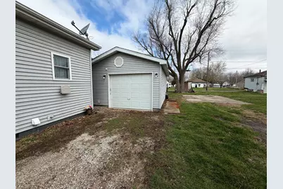 609 E Clay Street, Clifton, IL 61727 - Photo 4