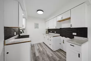 1670 College Green Dr, Elgin, IL 60123 - Photo 12