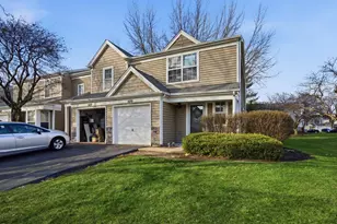 1670 College Green Dr, Elgin, IL 60123 - Photo 2