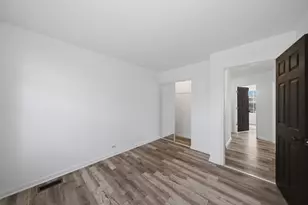 1670 College Green Dr, Elgin, IL 60123 - Photo 22