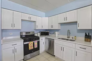 7301 Evergreen Dr, Orland Park, IL 60462 - Photo 4