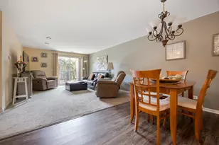 815 Leicester Rd, Elk Grove Village, IL 60007 - Photo 6