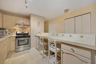 815 Leicester Rd, Elk Grove Village, IL 60007 - Photo 10