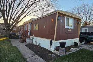 57 Curricle Rd, Wheeling, IL 60090 - Photo 2