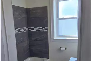 7847 S Paxton Ave, Chicago, IL 60649 - Photo 8