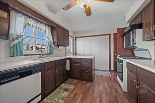 27W285 Bauer Rd, Naperville, IL 60563 - Photo 10