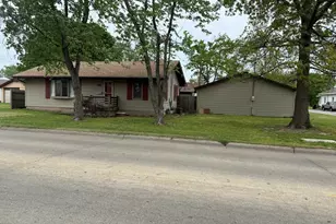 24 W Sloan St, Harrisburg, IL 62946 - Photo 2