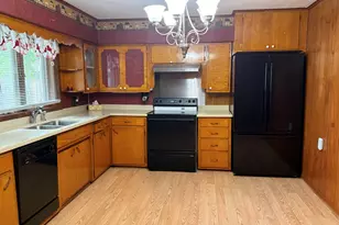24 W Sloan St, Harrisburg, IL 62946 - Photo 4
