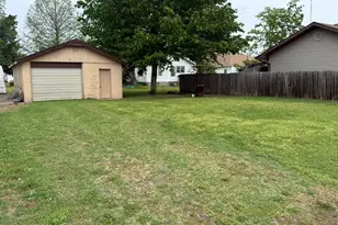 24 W Sloan St, Harrisburg, IL 62946 - Photo 12