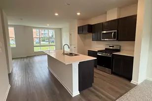 347 Summit Cir, Lombard, IL 60148 - Photo 2