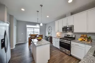 3S602 Everton Dr, Warrenville, IL 60555 - Photo 4