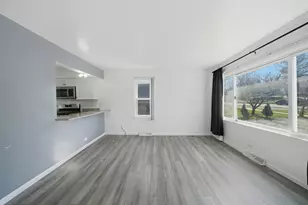 349 Woodland Dr, Grayslake, IL 60030 - Photo 6