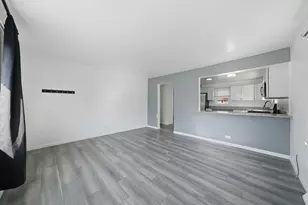 349 Woodland Dr, Grayslake, IL 60030 - Photo 4