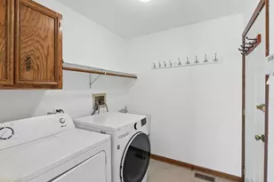 1000 Sheringham Dr, Naperville, IL 60565 - Photo 36