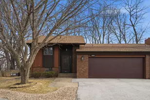 4828 6th Ave Dr, Moline, IL 61265 - Photo 2