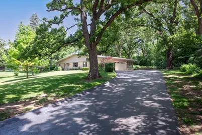 1196 Nottingham Lane, Elgin, IL 60120 - Photo 2