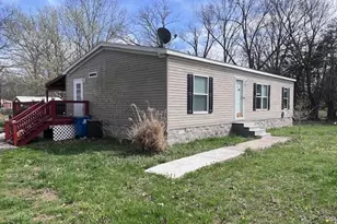 344 Seba St, Hurst, IL 62949 - Photo 18