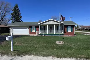 321 E Elm St, Piper City, IL 60959 - Photo 1