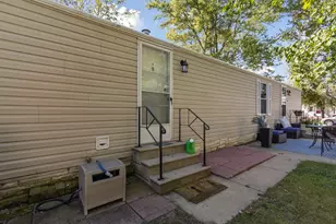 579 Park Ave, Belvidere, IL 61008 - Photo 6