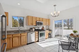 2334 Meadowcroft Ln, Grayslake, IL 60030 - Photo 4