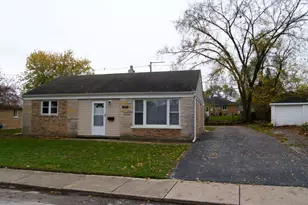 17 Oak Ln, Park Forest, IL 60466 - Photo 2