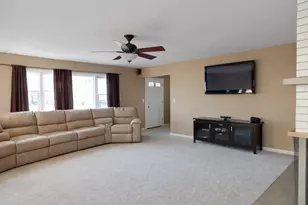 2204 Edgewood Rd, Waukegan, IL 60087 - Photo 2