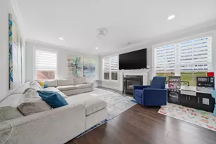 7814 Brookbank Rd, Willowbrook, IL 60527 - Photo 4