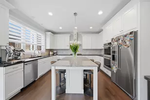 7814 Brookbank Rd, Willowbrook, IL 60527 - Photo 10