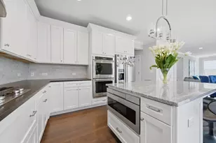 7814 Brookbank Rd, Willowbrook, IL 60527 - Photo 8