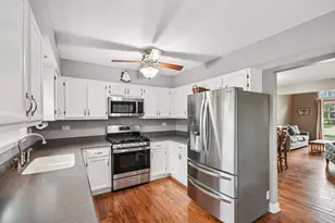 4425 Castlebar Ln, Hanover Park, IL 60133 - Photo 12