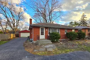 33 W 55th St, Westmont, IL 60559 - Photo 2