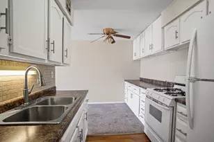 1375 Rebecca Dr, Hoffman Estates, IL 60169 - Photo 8