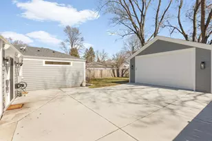 612 Kenwood Ave, Libertyville, IL 60048 - Photo 20