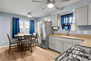 636 E 156th Pl, South Holland, IL 60473 - Photo 4