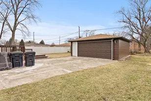 636 E 156th Pl, South Holland, IL 60473 - Photo 18