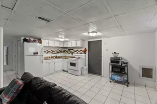 7431 N Hoyne Ave, Chicago, IL 60645 - Photo 6