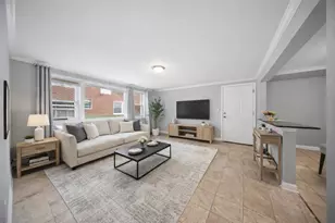 10105 Hartford Ct, Schiller Park, IL 60176 - Photo 4