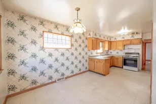 333 Barron St, Bensenville, IL 60106 - Photo 8