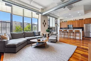 70 E 18th St, Chicago, IL 60616 - Photo 2