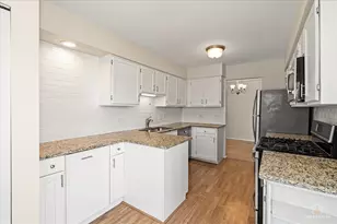 1427 Sutton Ct, Vernon Hills, IL 60061 - Photo 12