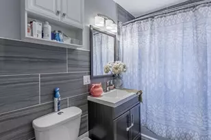 5717 N Kimball Ave, Chicago, IL 60659 - Photo 8