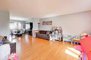1075 Longford Rd, Bartlett, IL 60103 - Photo 6