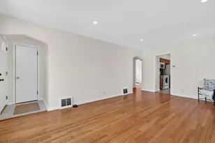 10552 S Troy St, Chicago, IL 60655 - Photo 6