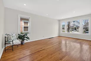 10552 S Troy St, Chicago, IL 60655 - Photo 8