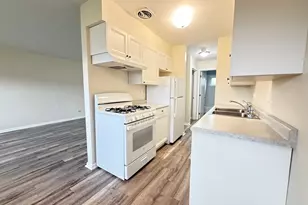 575 Berry Ave, Grayslake, IL 60030 - Photo 4