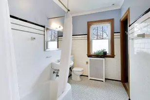 2041 W Farwell Ave, Chicago, IL 60645 - Photo 16