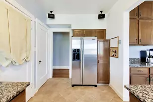 2041 W Farwell Ave, Chicago, IL 60645 - Photo 6