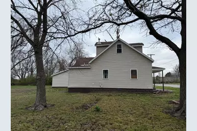 111 E Peach Street, Centralia, IL 62801 - Photo 6