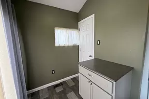 111 E Peach St, Centralia, IL 62801 - Photo 26