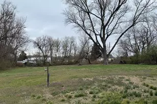 111 E Peach St, Centralia, IL 62801 - Photo 14